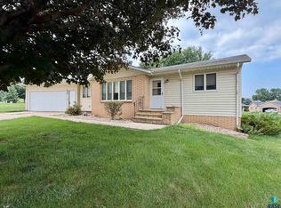 1111 Elm Cv, Luverne, MN 56156