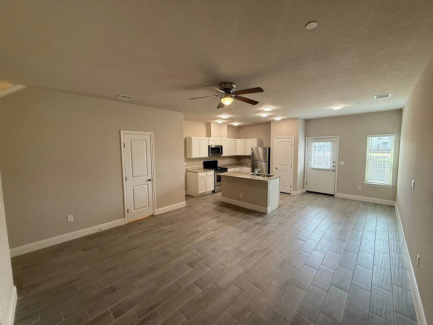 Beautiful townhome in Live Oak quick access to I35 and 1604! — Photo 3