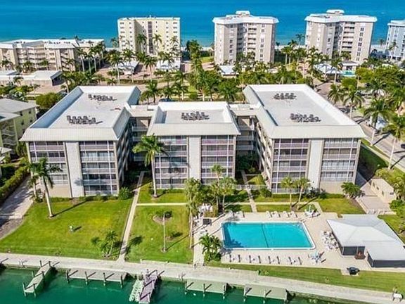 Caught between the Gulf and the Bay. Not a bad place to be.