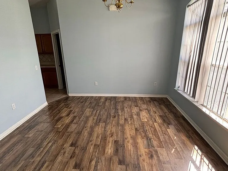 1001 Eiffel Ln — Photo 10