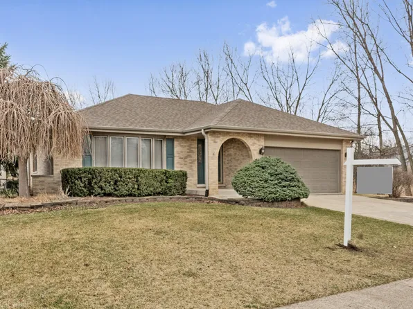1262 Rutgers Dr, Woodridge, IL 60517