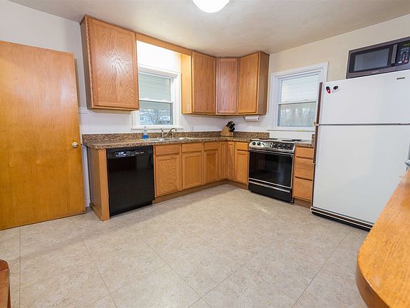 4th image of 20267 Richard Ave