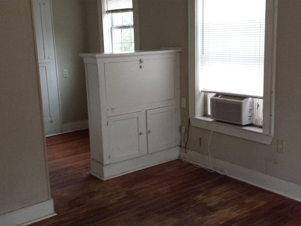 1st image of 302 Ayrshire St