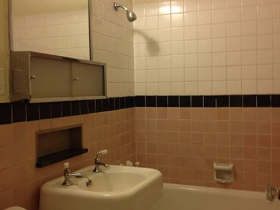 5th image of 1305 Queen Anne Ave N