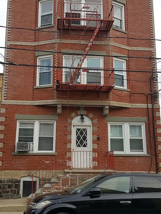 1st image of 286 Nagle St APT 4