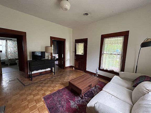 4th image of 305 Oglewood Ave