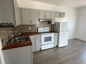 1560 SW 5th St
