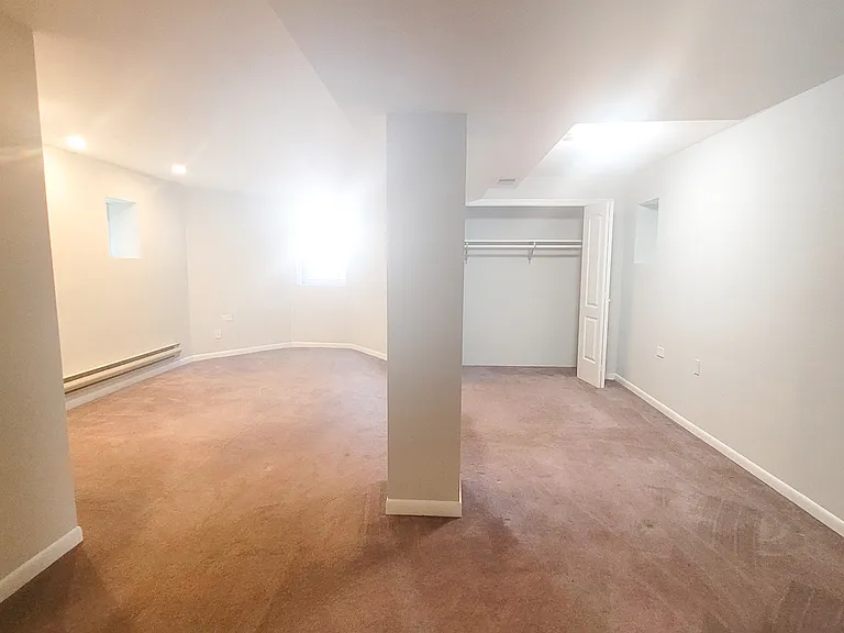 1221 W Melrose St — Photo 13