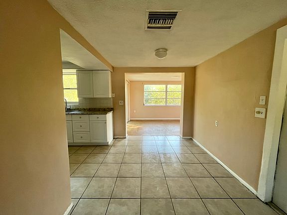 4th image of 7206 Country Club Dr