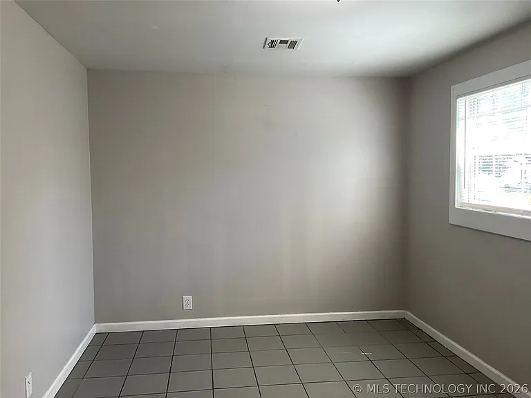 5720 E 3rd St S — Photo 11