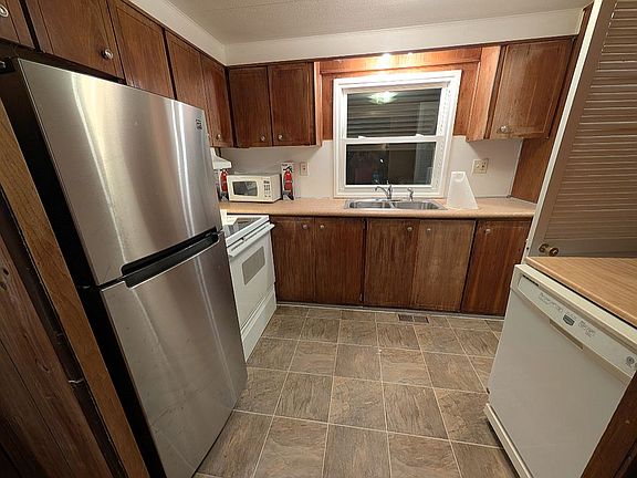 3rd image of 2740 Packard Rd #B14