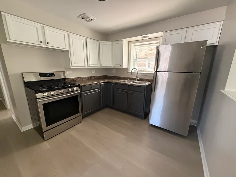 1011 S 11th Ave — Photo 1