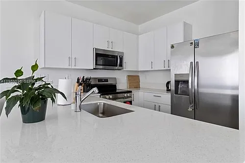 760 SE 13th Ct #Townhouse 760 Photo 1