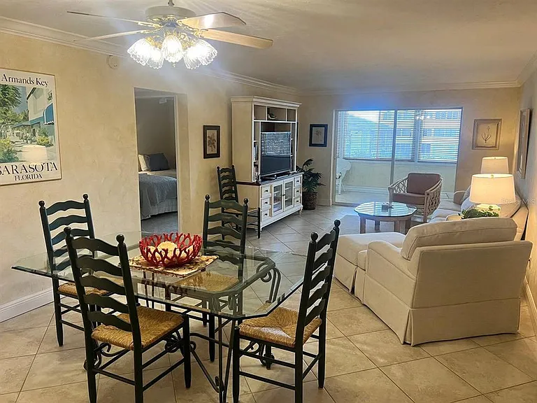 1125 W Peppertree Dr #202 — Photo 4