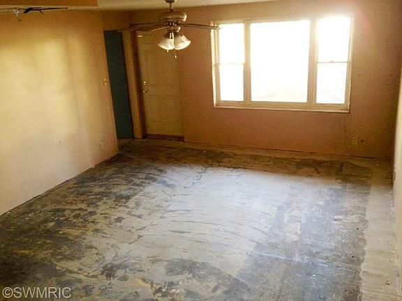 4th image of 8893 Vista Dr