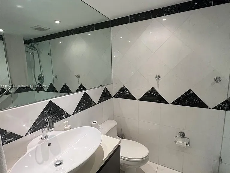 5151 Collins Ave #725 — Photo 7