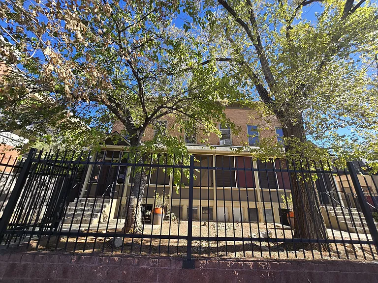 Ideal Urban Location for a Modern 1 Bed Apartment — Photo 20