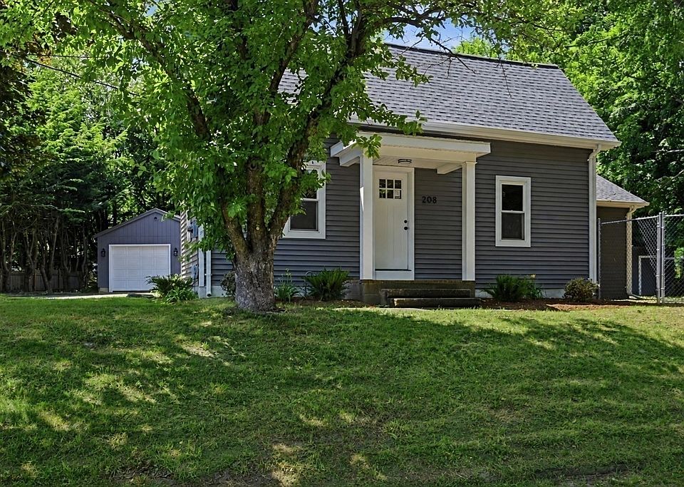 1st image of 208 N Elm St
