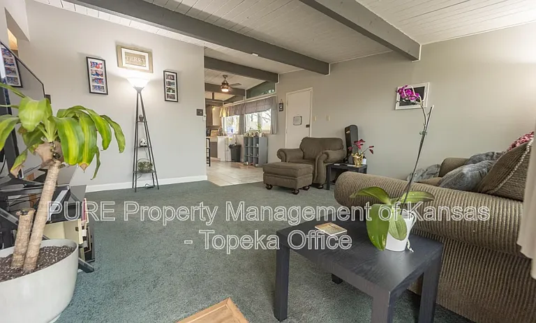 1629 SW 24th St — Photo 4