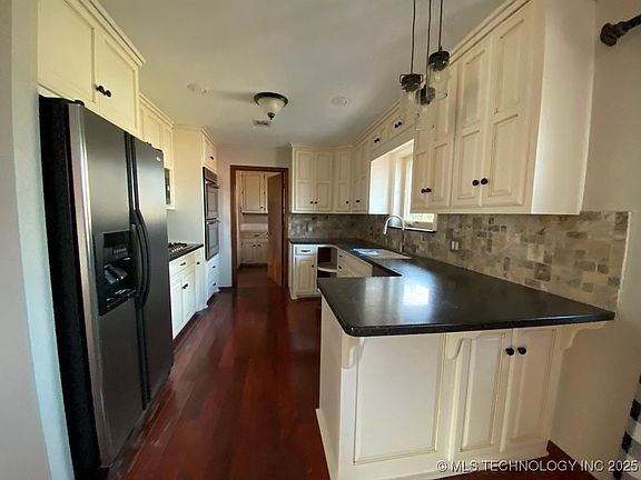 4th image of 313 Wren Dr