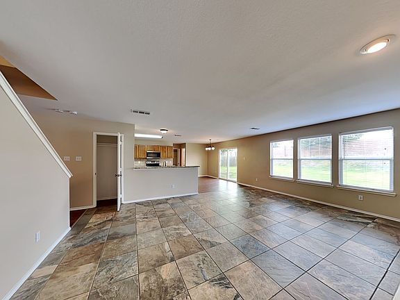 5th image of 4022 Pinebluff Ln