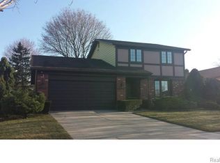 2058 Pandora Dr, Sterling Heights, MI 48310