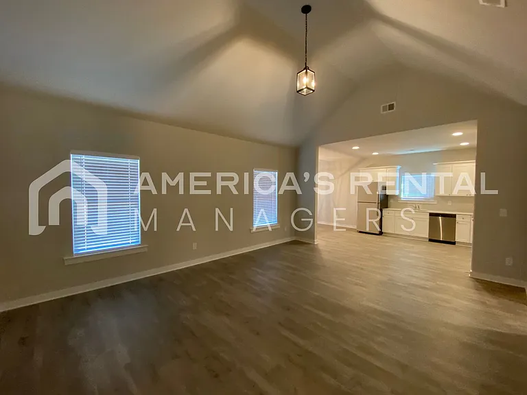 156 Wisconsin Ave — Photo 3