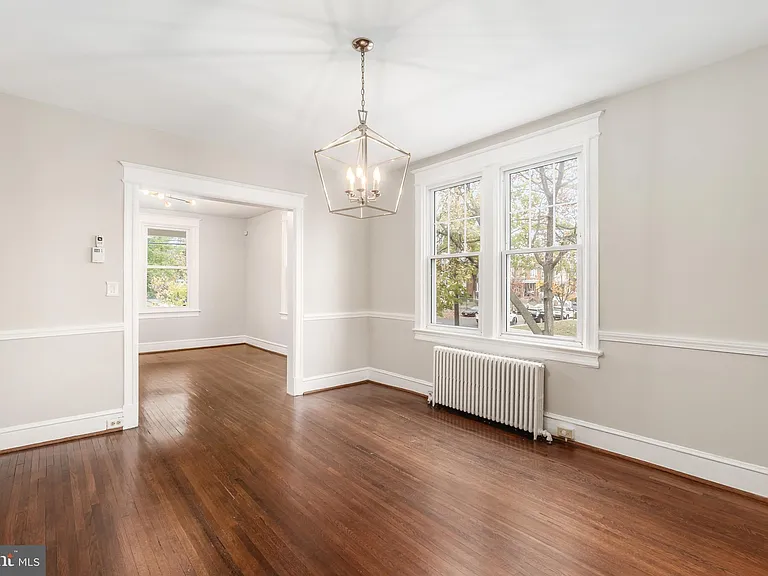900 Madison St NW #B — Photo 8
