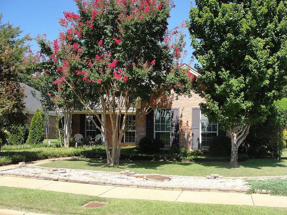 2nd image of 839 Dee Dr