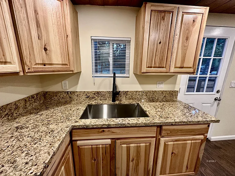 25165 Cedar St #A — Photo 10
