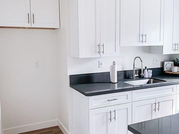 3rd image of 100 E Montwood Ave #15