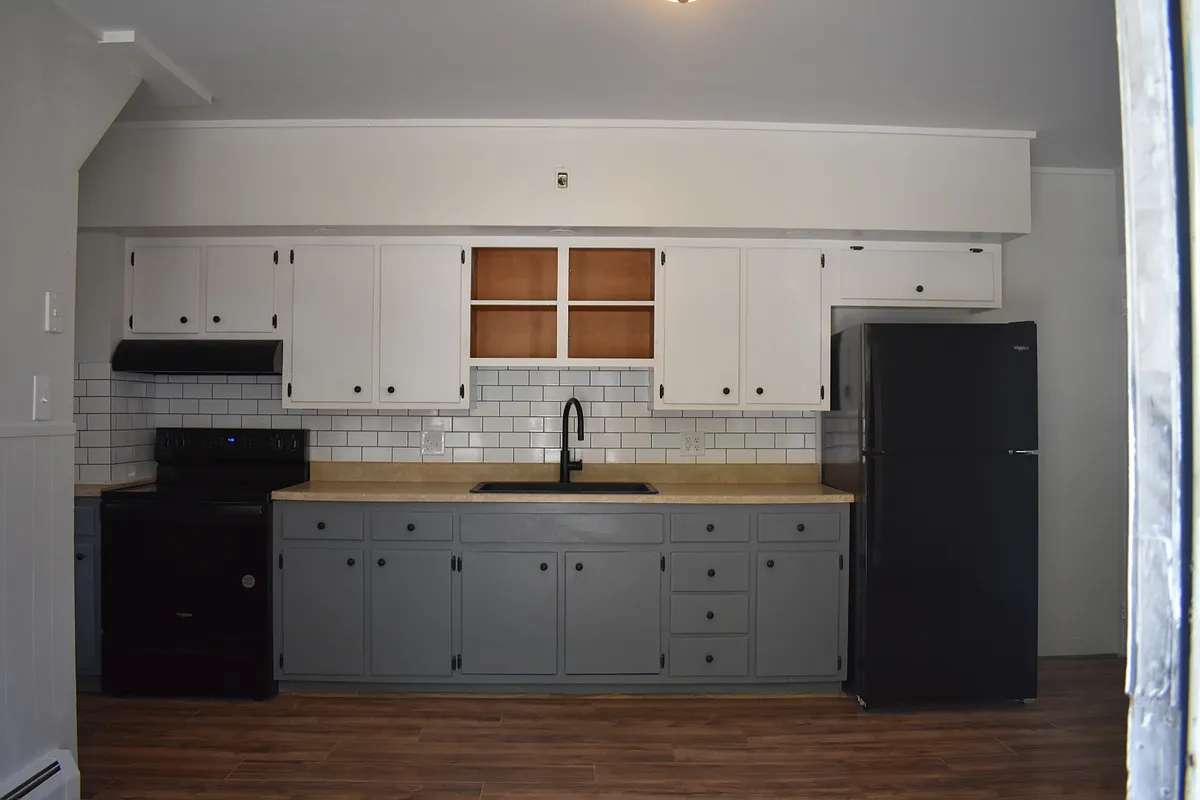 Building Photo - 478 Walnut St #B