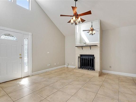 3rd image of 9518 Citrus Glen Pl