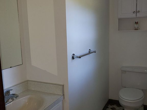 2nd image of 86 Eileen St