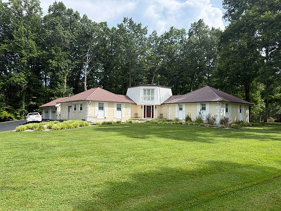 3rd image of 392 River View Dr