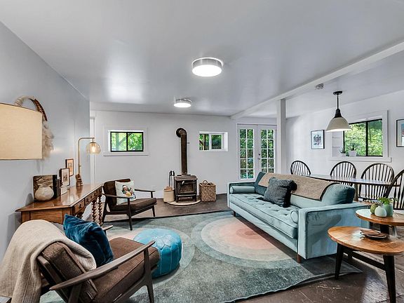 5th image of 146 Redwood Avenue