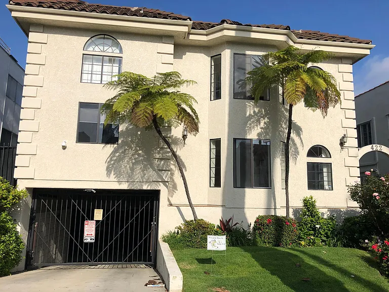 422 S Palm Dr #2 — Photo 2