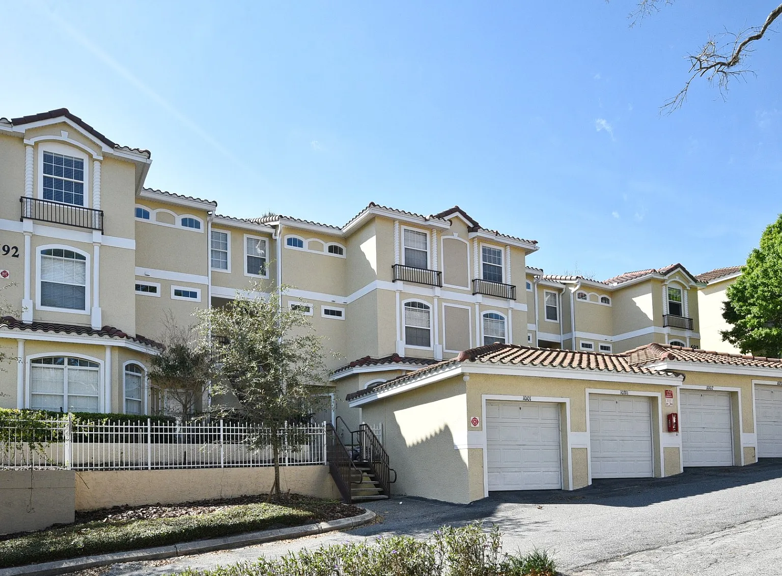 3 bed, 1230 sqft, $1,950 — Photo 2