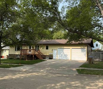 919 9th St NW, Minot, ND, 58703