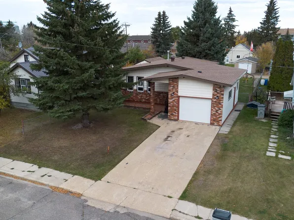 10212 105th St, Westlock, AB T7P 1W1