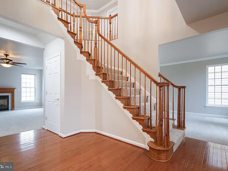 Entry stairwell