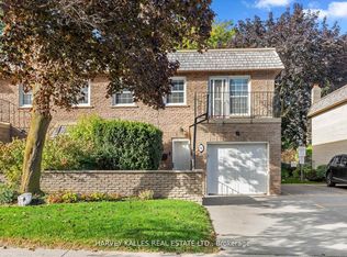 18 Farmstead Rd, Toronto, ON M2L2G2