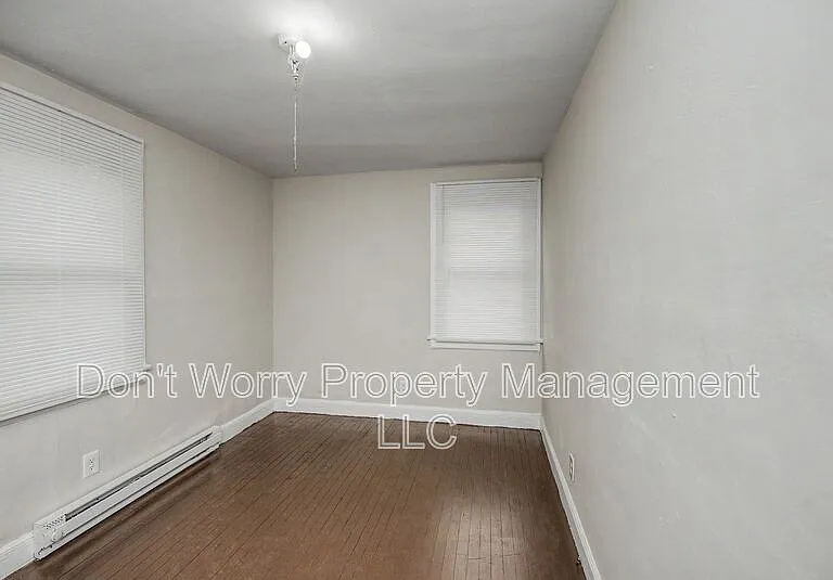 402 Winston St — Photo 3