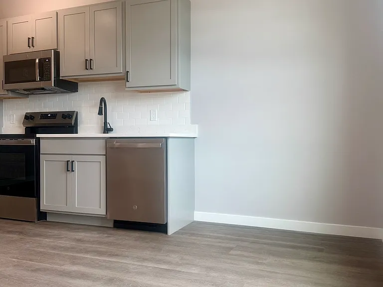 110 Cornell St — Photo 9