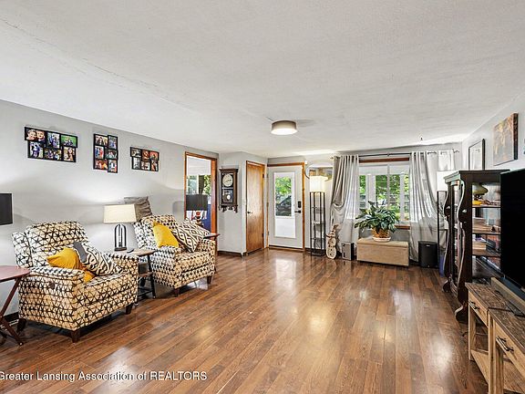 5th image of 103 S Washington St