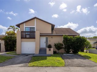 914 NW 106th Ave Cir, Miami, FL 33172