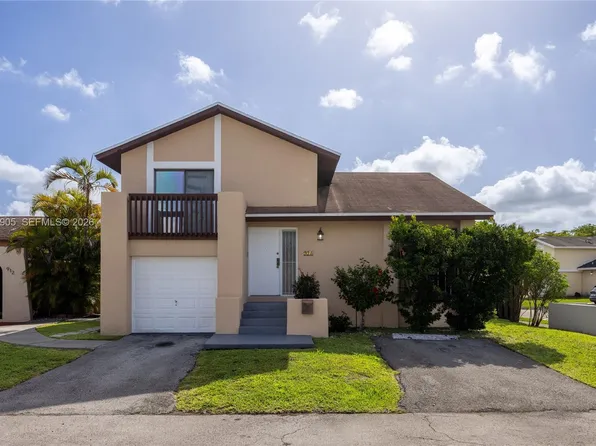 914 NW 106th Ave Cir, Miami, FL 33172