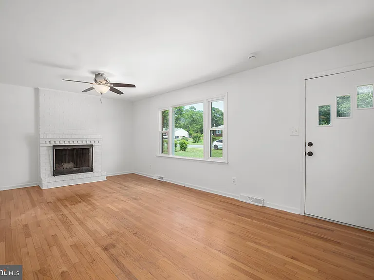803 Grafton St — Photo 7