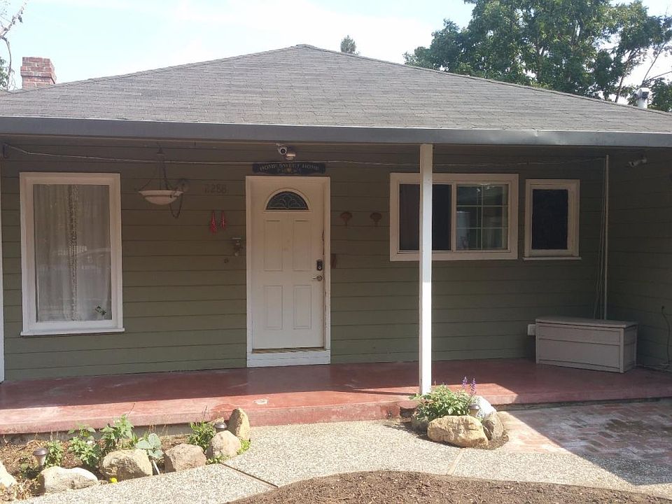 1st image of 2288 Glen Way