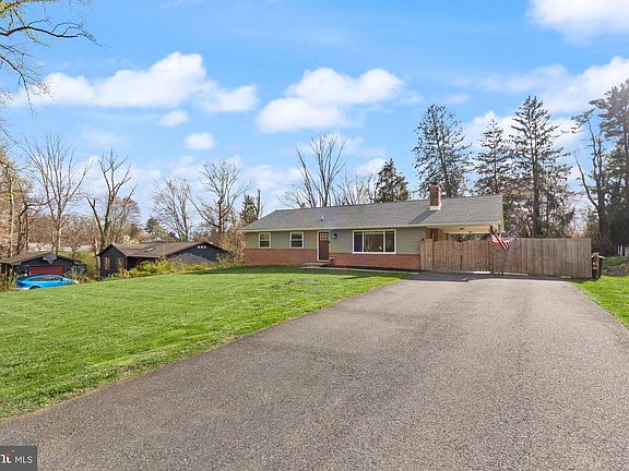 2nd image of 314 Lakeside Dr